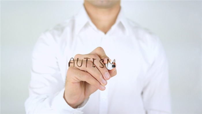 Аутизм: симптомы у взрослых при РАС и аутизации личности