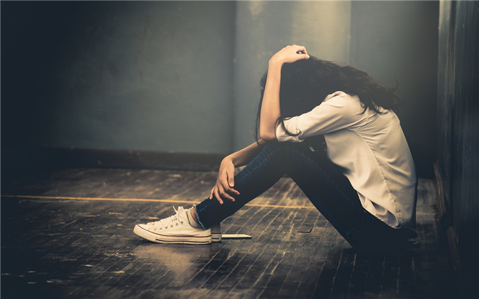 Как распознать суицидальные тенденции у подростка?
