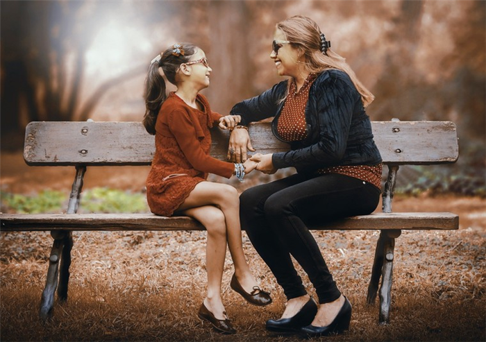Как взаимоотношения с матерью преобразуют психику дочерей?